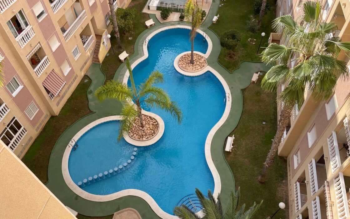 Квартира в Торревьехе 56 кв.м з басейном та терасою