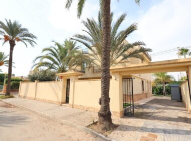 Будинок в Кабо Роиг з терасою та приватним басейном 222 кв.м