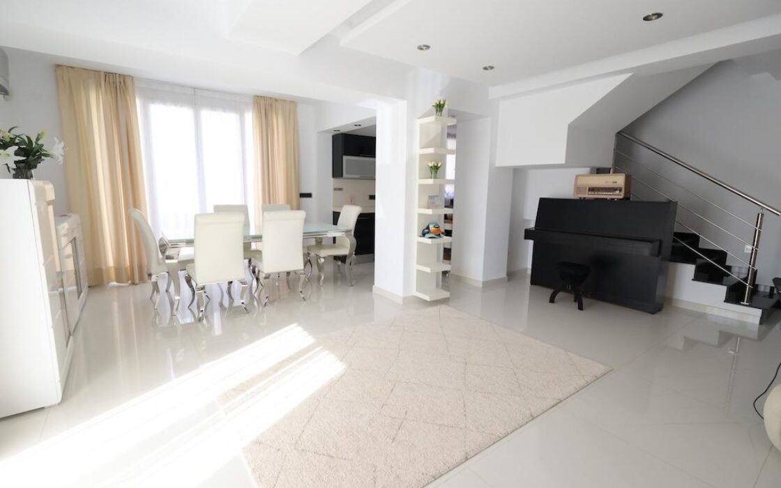 Дом в Кабо Роиг с террасой и частным бассейном 222 кв.м