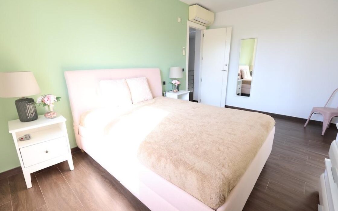 Дом в Кабо Роиг с террасой и частным бассейном 222 кв.м