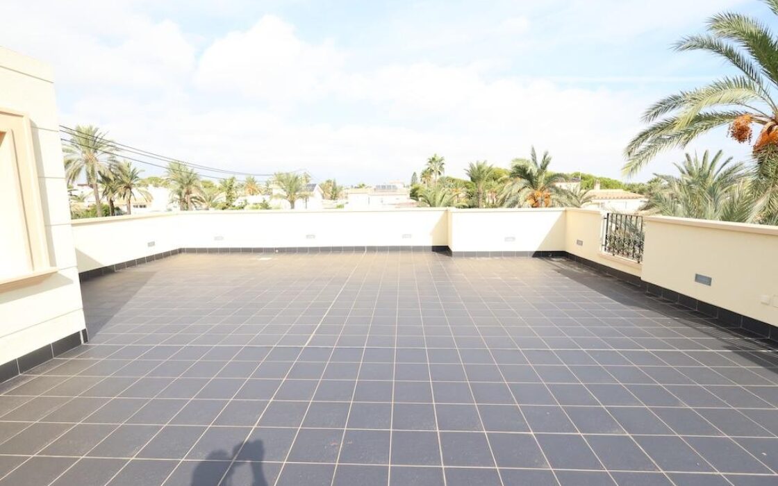 Дом в Кабо Роиг с террасой и частным бассейном 222 кв.м