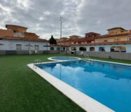 Уютный таунхаус с солярием у озера в Торревьехе 73 кв.м