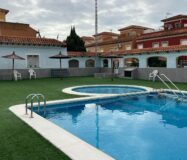 Уютный таунхаус с солярием у озера в Торревьехе 73 кв.м