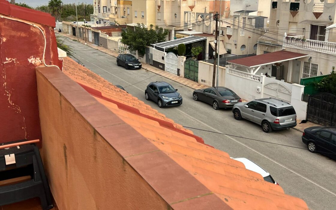 Уютный таунхаус с солярием у озера в Торревьехе 73 кв.м