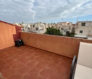 Уютный таунхаус с солярием у озера в Торревьехе 73 кв.м