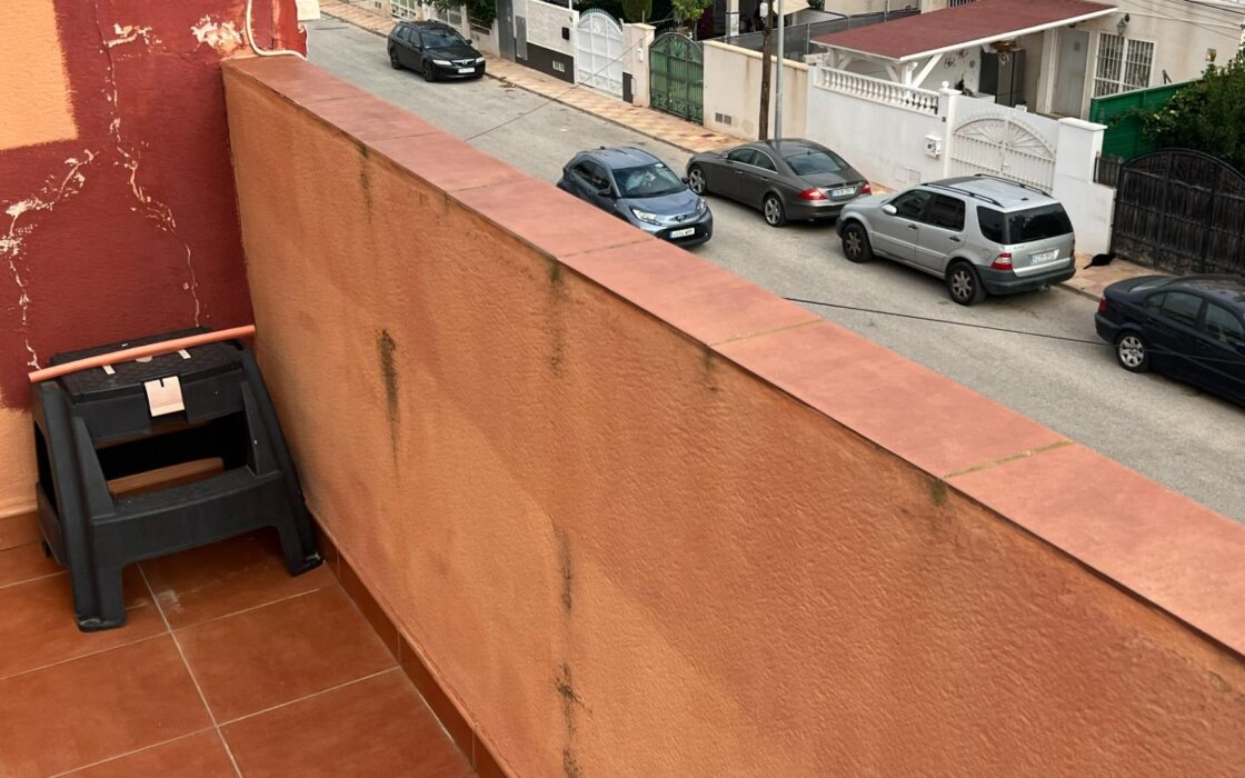 Уютный таунхаус с солярием у озера в Торревьехе 73 кв.м