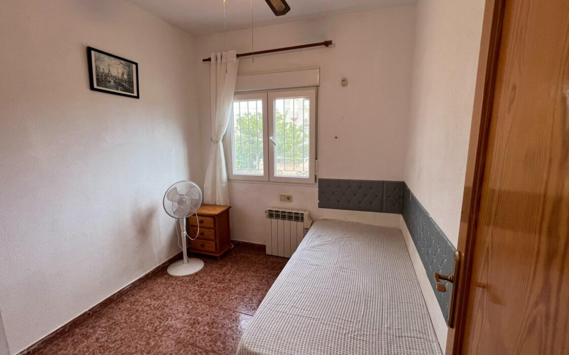 Уютный таунхаус с солярием у озера в Торревьехе 73 кв.м