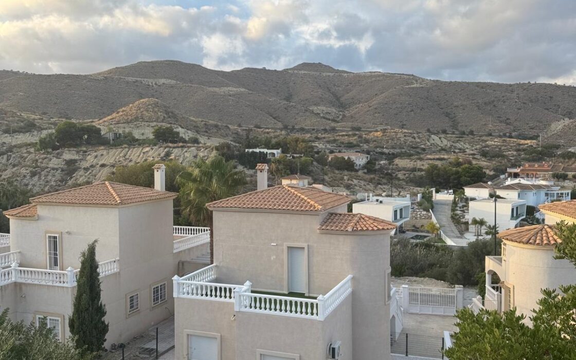 Окремий шале в Кампелло 246 кв.м з видом на море