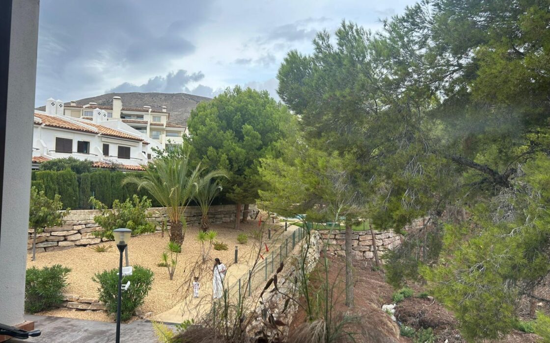 Суміжний будинок в Сьерра-Кортина з терасою 140 кв.м