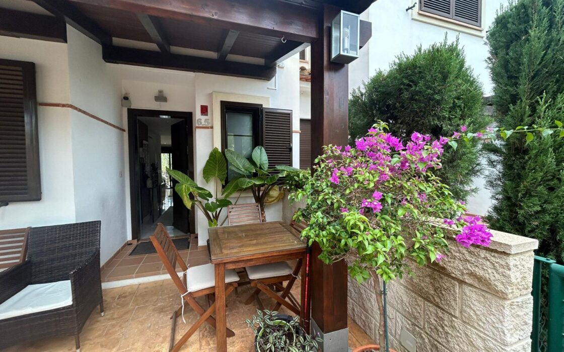 Суміжний будинок в Сьерра-Кортина з терасою 140 кв.м