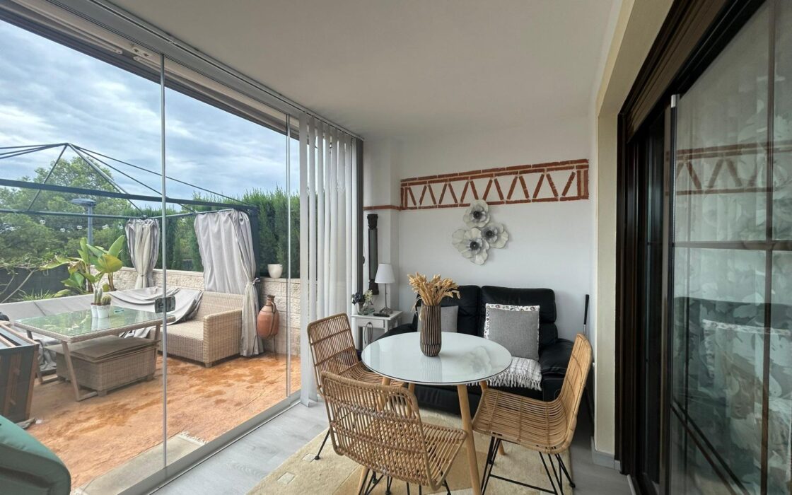 Суміжний будинок в Сьерра-Кортина з терасою 140 кв.м