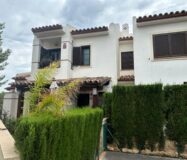 Суміжний будинок в Сьерра-Кортина з терасою 140 кв.м