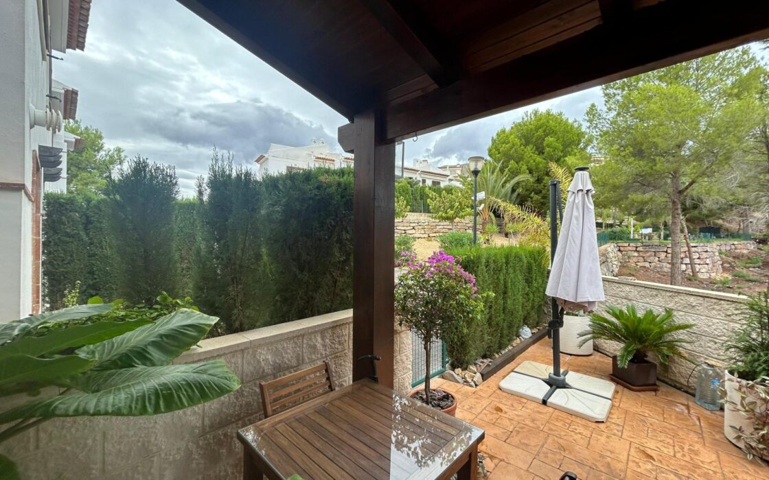 Суміжний будинок в Сьерра-Кортина з терасою 140 кв.м