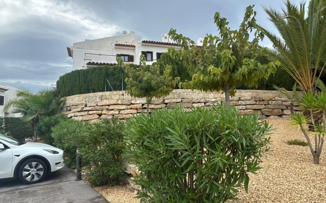 Суміжний будинок в Сьерра-Кортина з терасою 140 кв.м