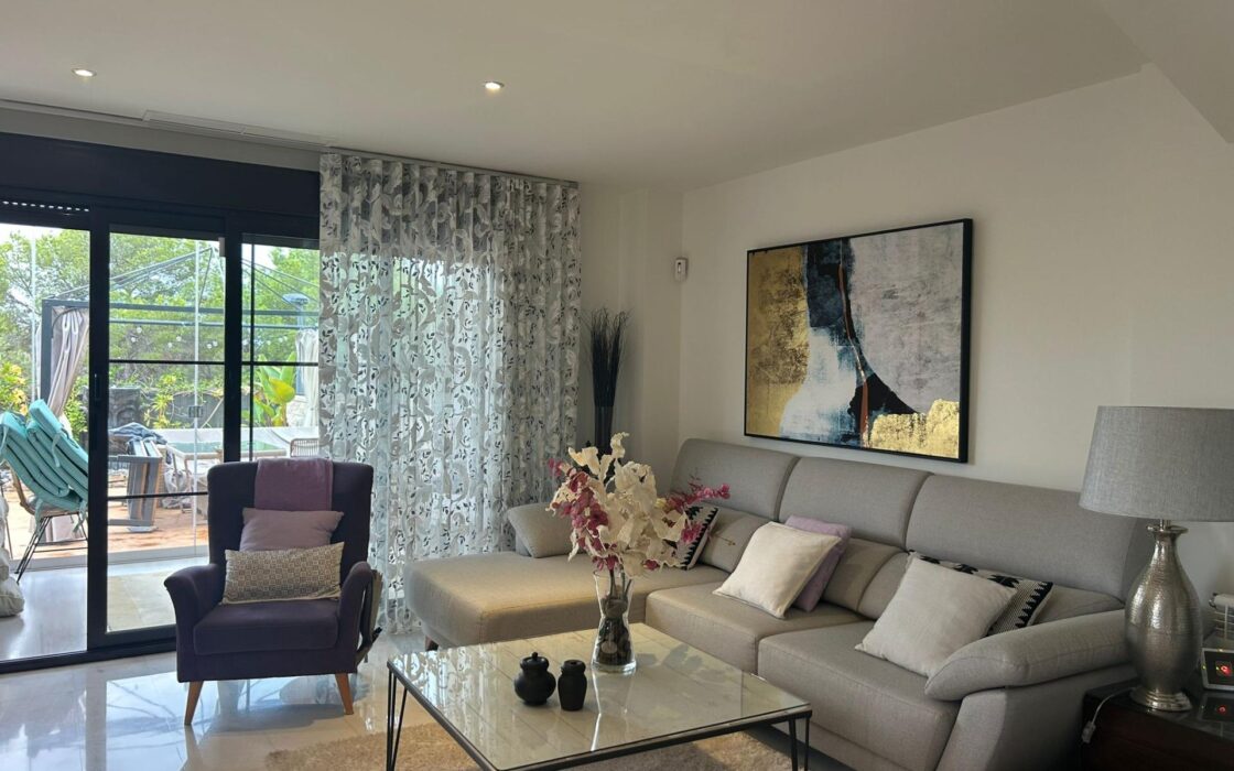 Суміжний будинок в Сьерра-Кортина з терасою 140 кв.м