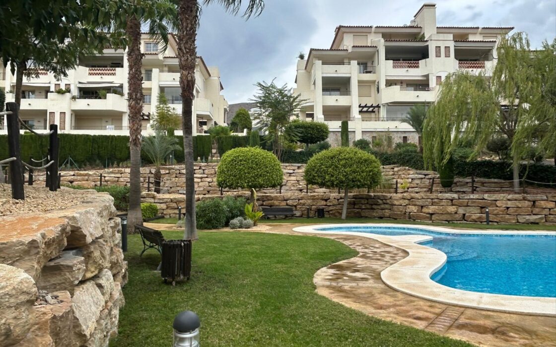 Суміжний будинок в Сьерра-Кортина з терасою 140 кв.м