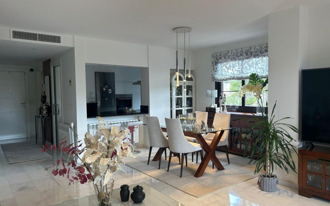 Суміжний будинок в Сьерра-Кортина з терасою 140 кв.м