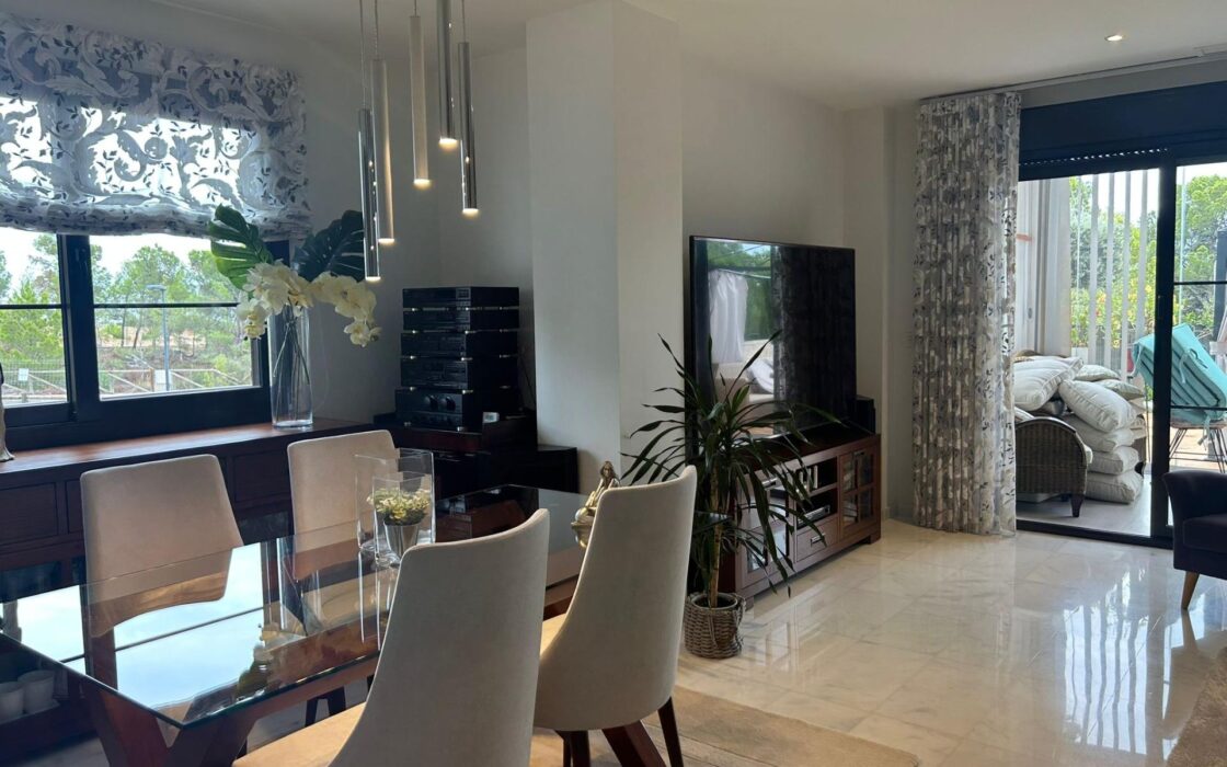 Суміжний будинок в Сьерра-Кортина з терасою 140 кв.м