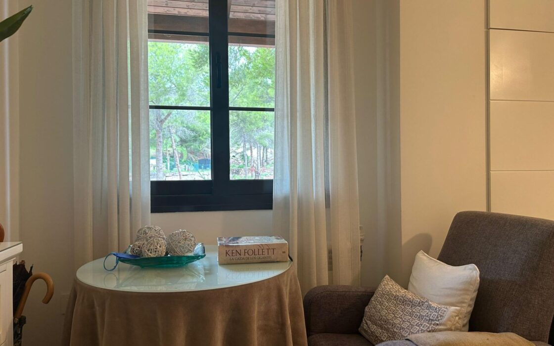 Суміжний будинок в Сьерра-Кортина з терасою 140 кв.м