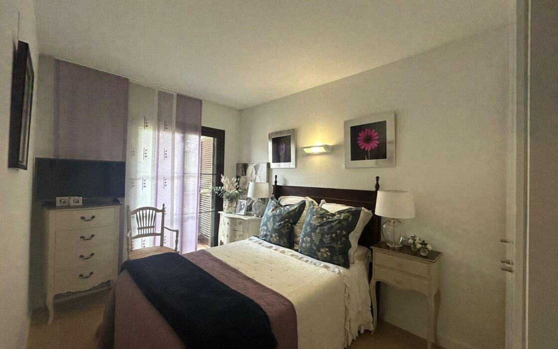 Суміжний будинок в Сьерра-Кортина з терасою 140 кв.м