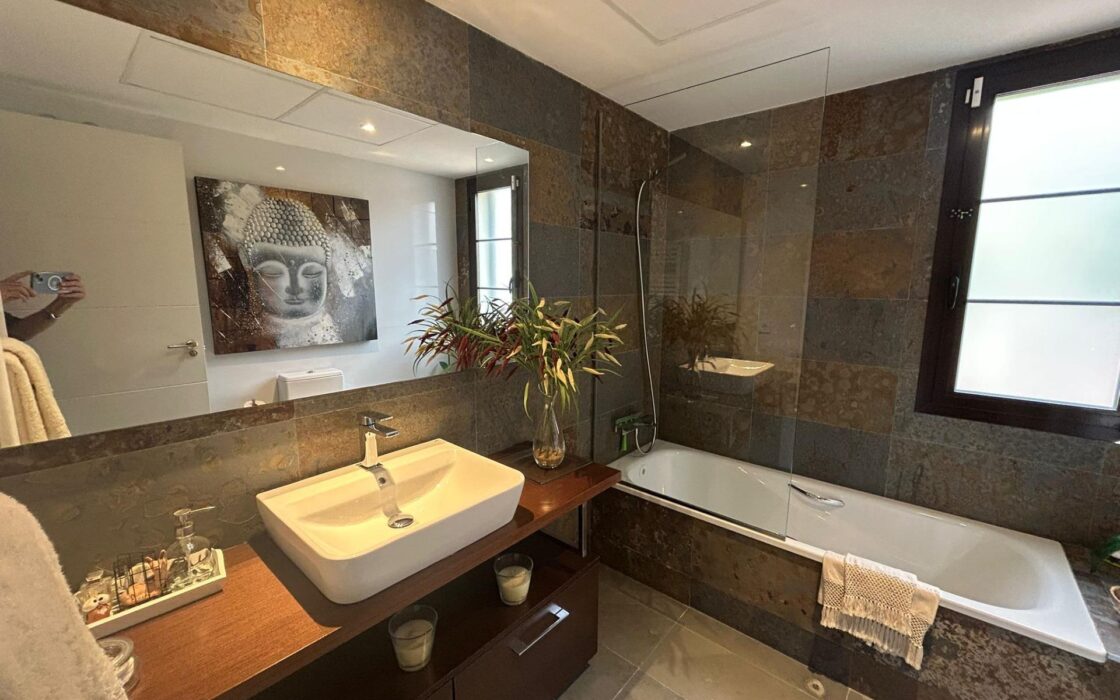 Суміжний будинок в Сьерра-Кортина з терасою 140 кв.м