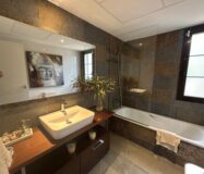 Суміжний будинок в Сьерра-Кортина з терасою 140 кв.м