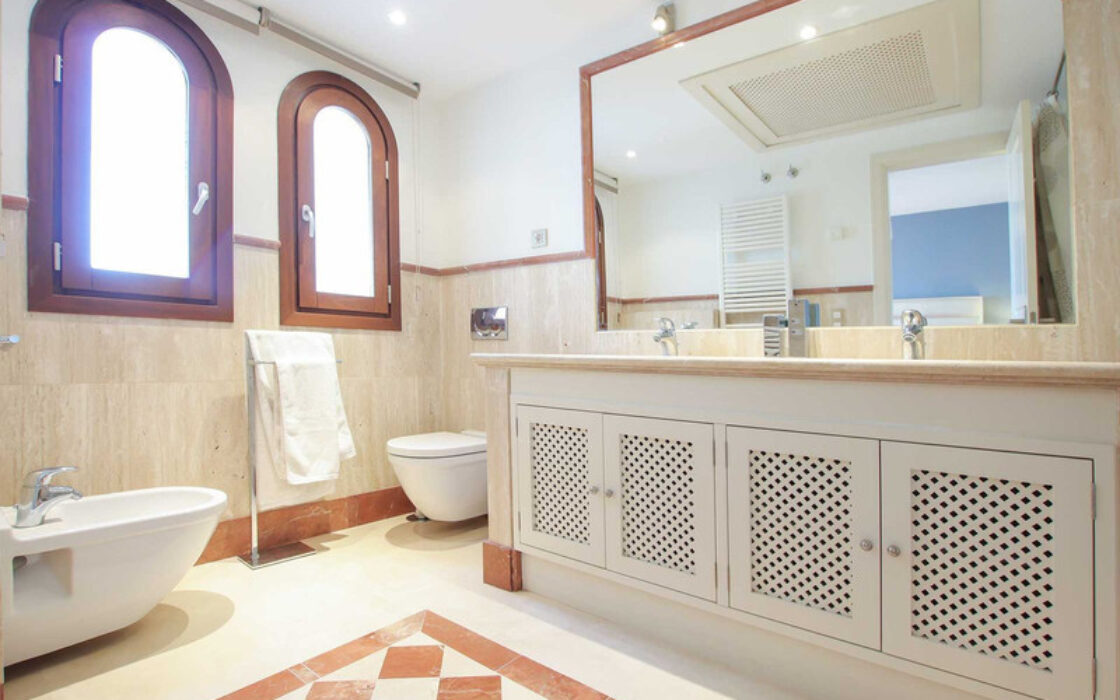 Таунхаус с террасой в Бенахависе 180 кв.м на 4 комнаты