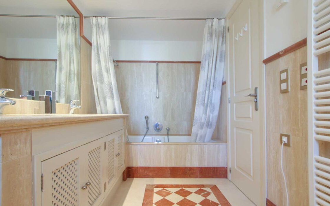 Таунхаус с террасой в Бенахависе 180 кв.м на 4 комнаты