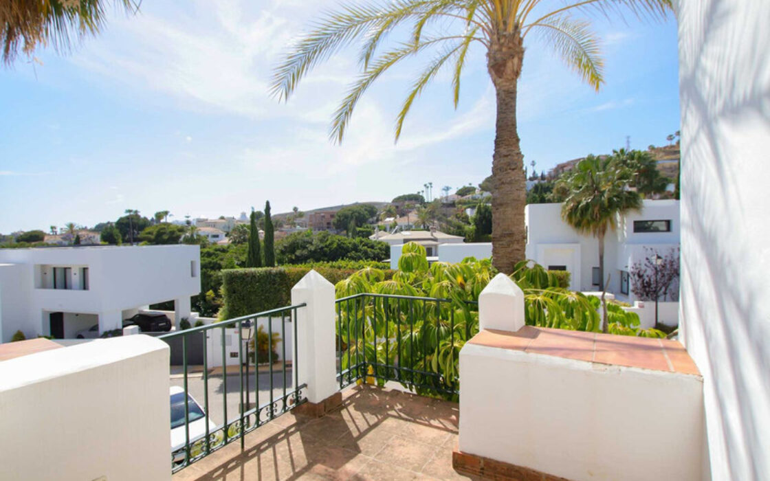 Таунхаус с террасой в Бенахависе 180 кв.м на 4 комнаты