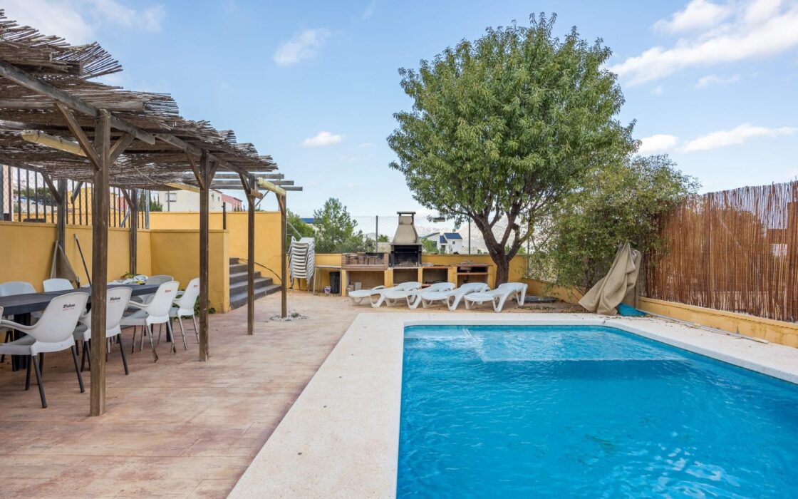 Будинок в Полопі з терасою та басейном, 113 кв.м, 4 кімнати