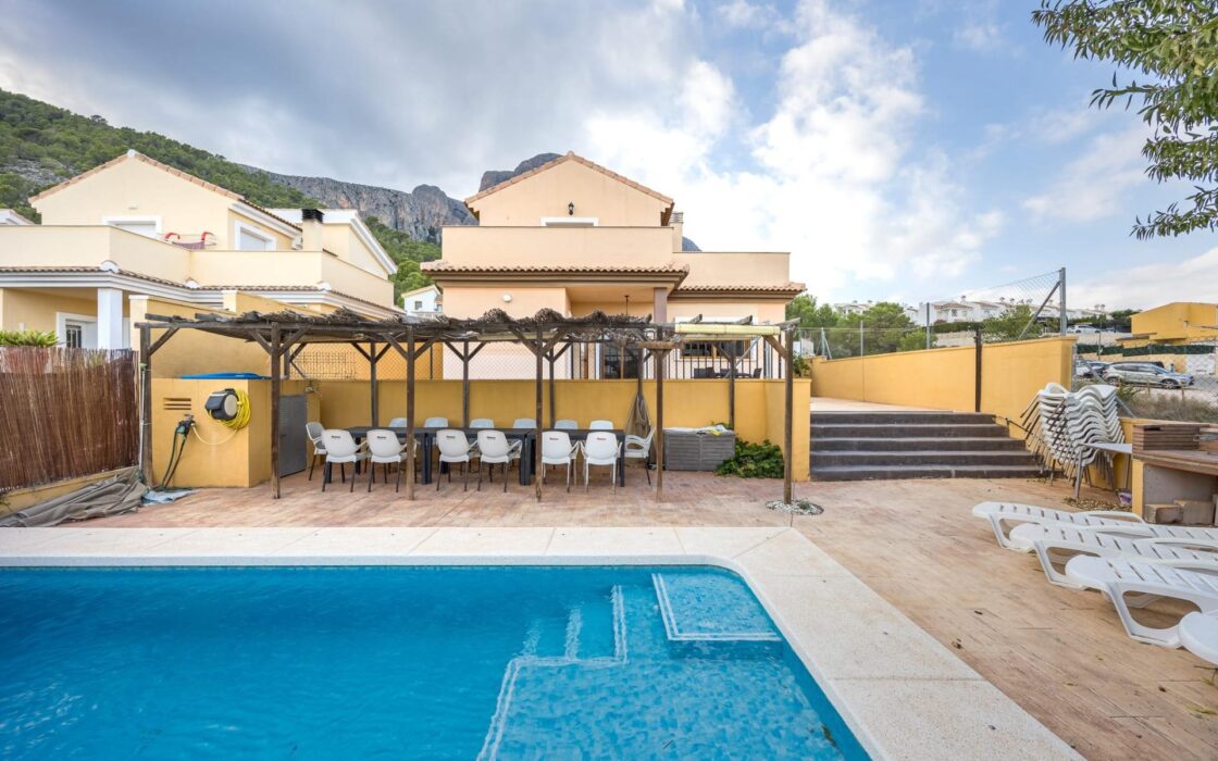 Будинок в Полопі з терасою та басейном, 113 кв.м, 4 кімнати