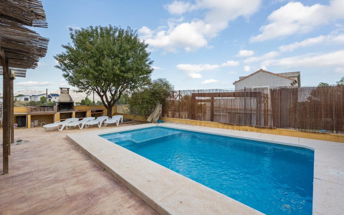 Будинок в Полопі з терасою та басейном, 113 кв.м, 4 кімнати