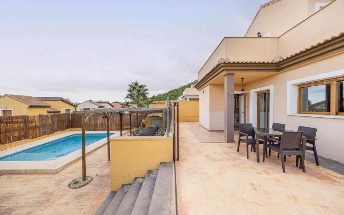 Будинок в Полопі з терасою та басейном, 113 кв.м, 4 кімнати