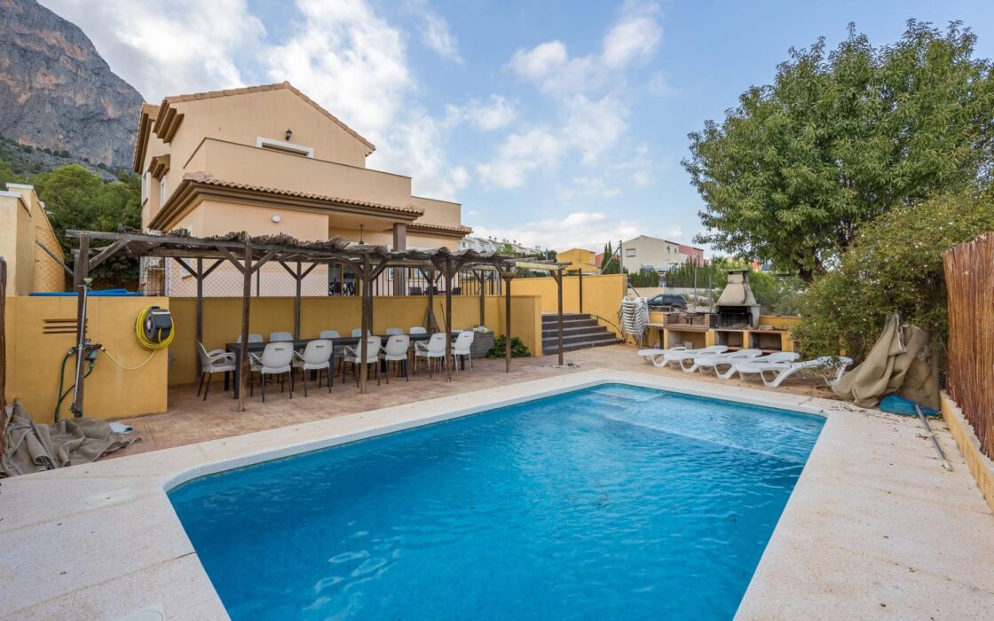 Будинок в Полопі з терасою та басейном, 113 кв.м, 4 кімнати