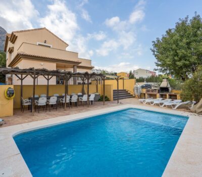 Будинок в Полопі з терасою та басейном, 113 кв.м, 4 кімнати