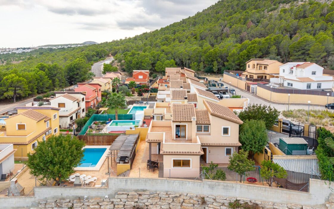 Будинок в Полопі з терасою та басейном, 113 кв.м, 4 кімнати