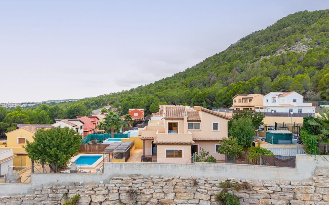 Будинок в Полопі з терасою та басейном, 113 кв.м, 4 кімнати