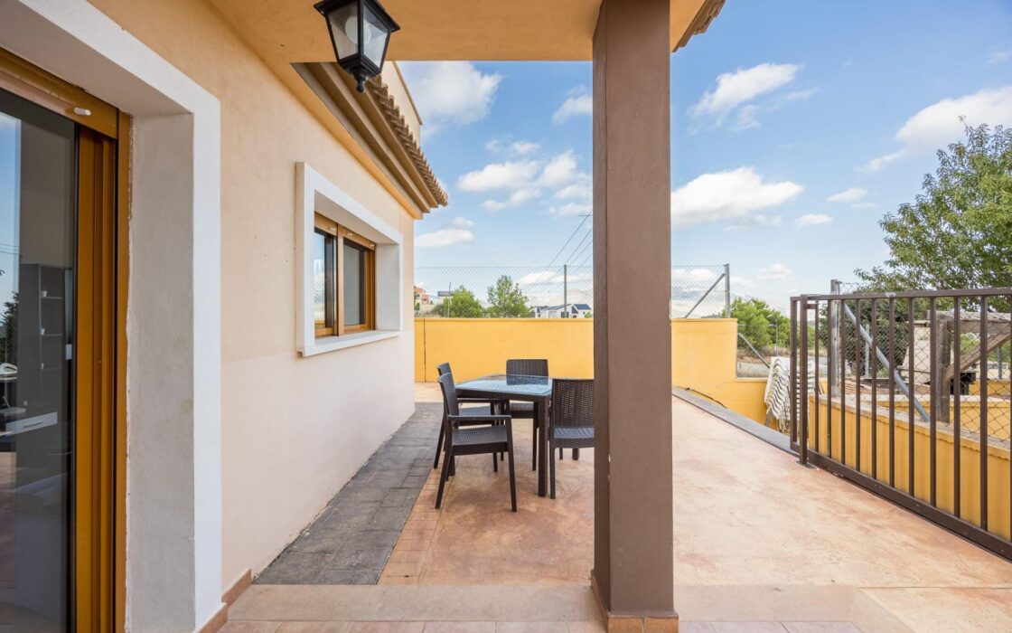 Будинок в Полопі з терасою та басейном, 113 кв.м, 4 кімнати