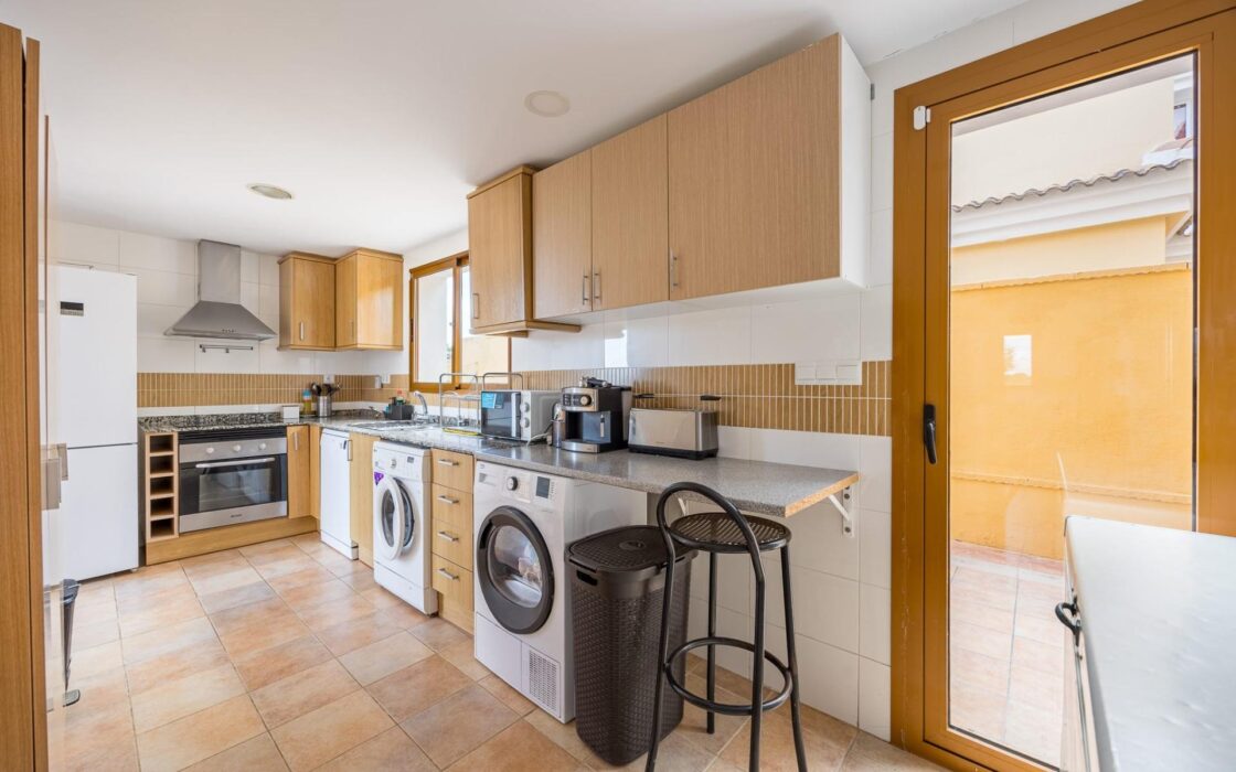 Будинок в Полопі з терасою та басейном, 113 кв.м, 4 кімнати