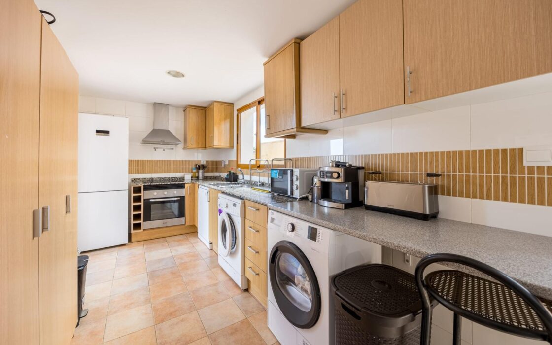 Будинок в Полопі з терасою та басейном, 113 кв.м, 4 кімнати