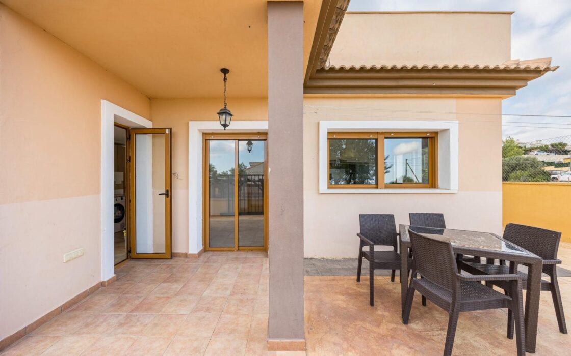 Будинок в Полопі з терасою та басейном, 113 кв.м, 4 кімнати