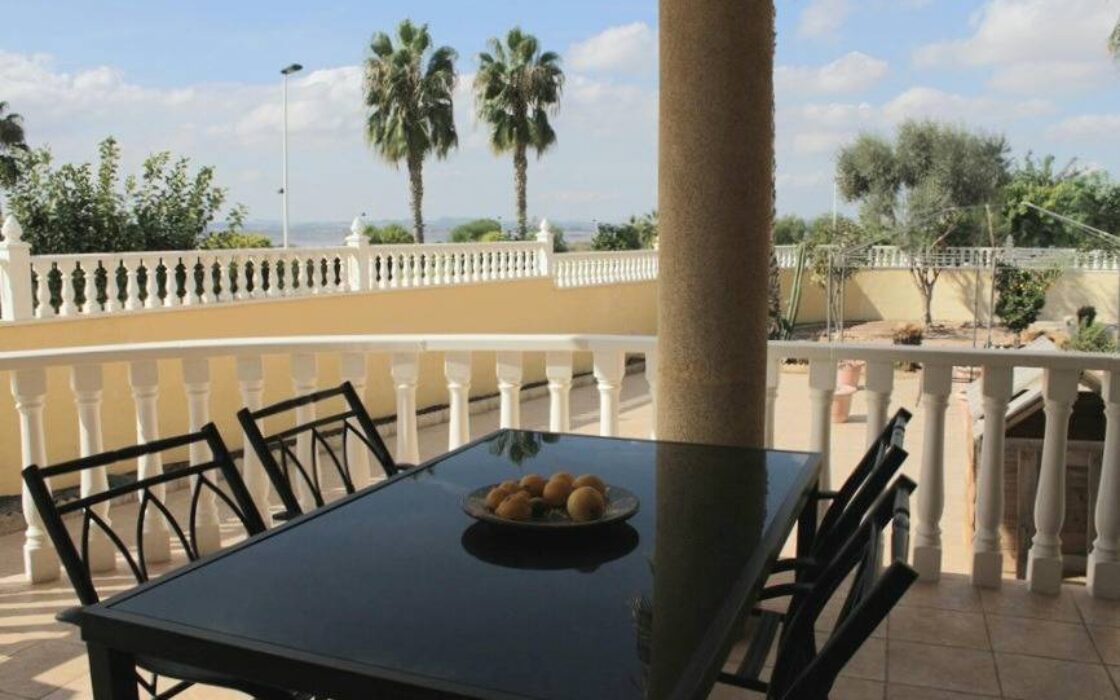 Дом в Торревьехе 338 кв.м с джакузи и бассейном