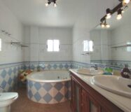 Дом в Торревьехе 338 кв.м с джакузи и бассейном