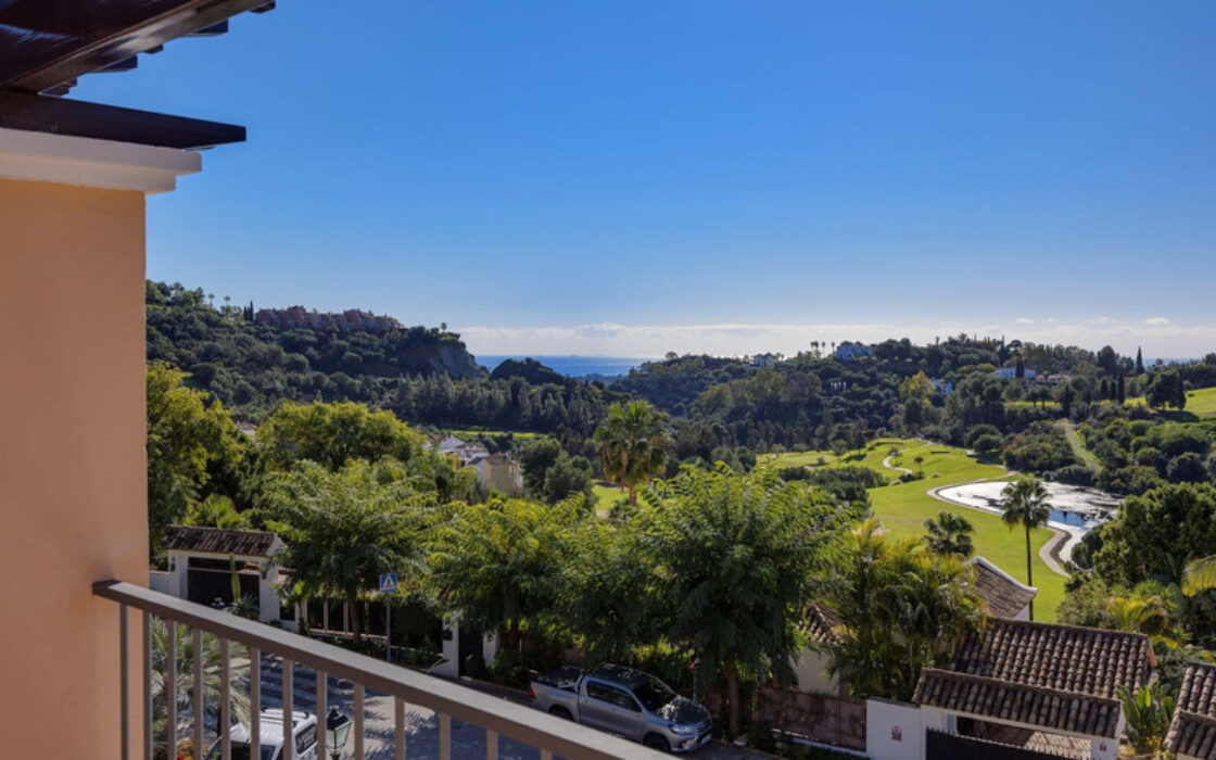 Таунхаус с террасой в Los Arqueros, 264 кв.м, 4 комнаты