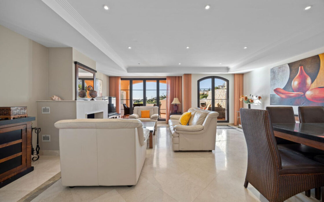 Таунхаус с террасой в Los Arqueros, 264 кв.м, 4 комнаты