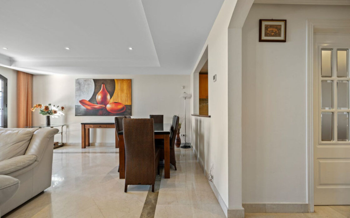 Таунхаус с террасой в Los Arqueros, 264 кв.м, 4 комнаты