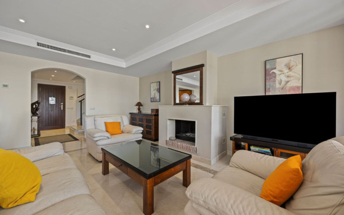 Таунхаус с террасой в Los Arqueros, 264 кв.м, 4 комнаты