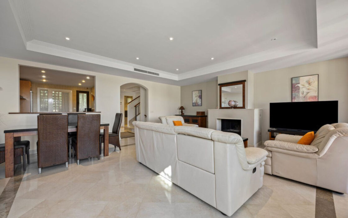 Таунхаус с террасой в Los Arqueros, 264 кв.м, 4 комнаты