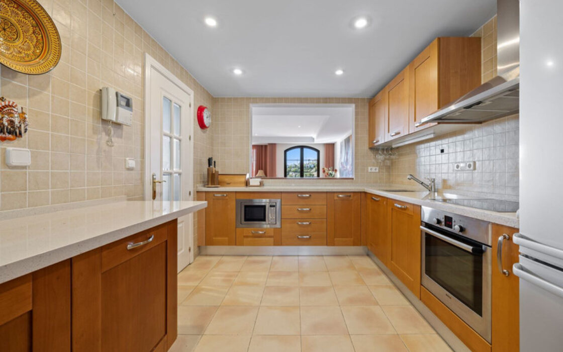 Таунхаус с террасой в Los Arqueros, 264 кв.м, 4 комнаты