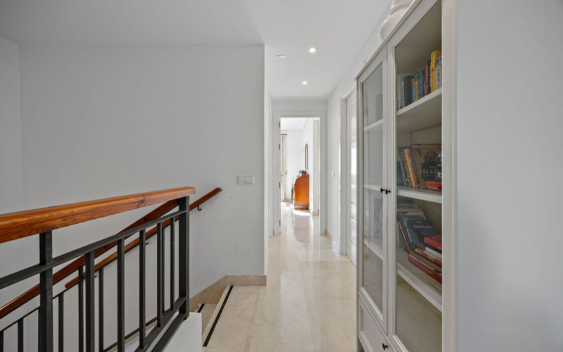 Таунхаус с террасой в Los Arqueros, 264 кв.м, 4 комнаты